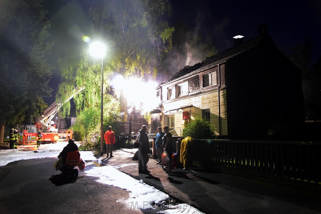 Grossfeuer Einfamilienhaus Siegburg Muehlengrabenstr P0636.JPG - Miklos Laubert